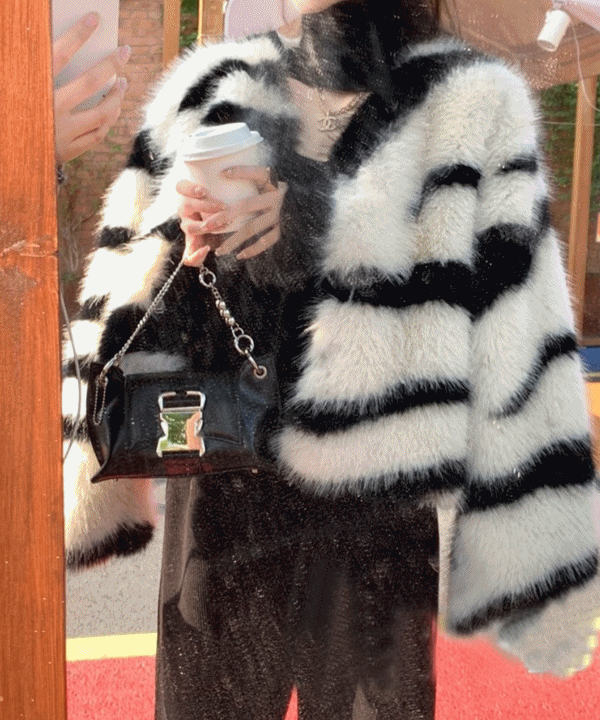 지브라 페이크 퍼 자켓  가을 겨울 연말모임 파티룩 데이트룩 에코퍼 털자켓 뽀글이퍼